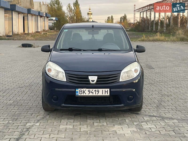 Хетчбек Dacia Sandero 2010 в Луцьку