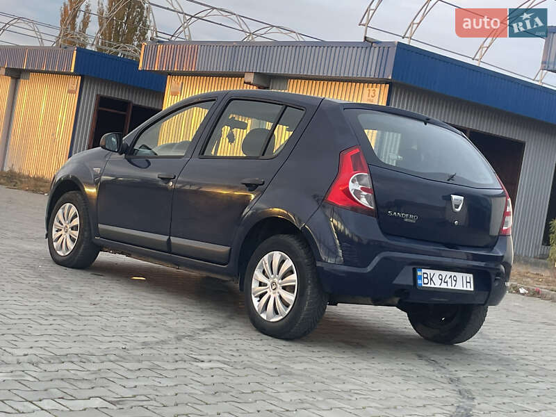 Хетчбек Dacia Sandero 2010 в Луцьку