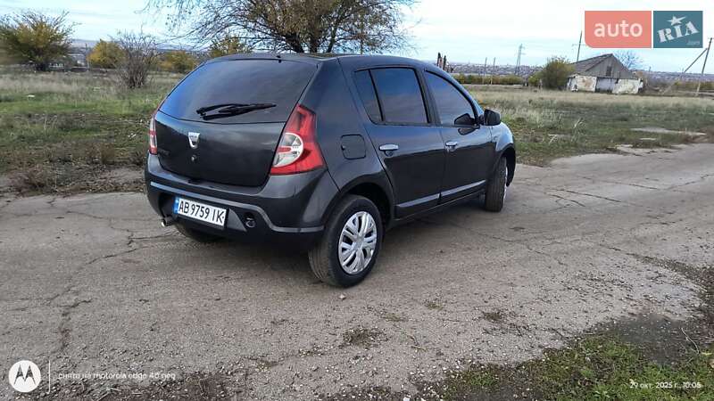 Хэтчбек Dacia Sandero 2011 в Вознесенске