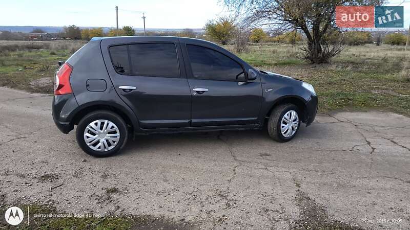 Хэтчбек Dacia Sandero 2011 в Вознесенске