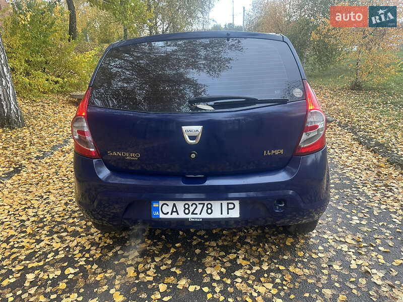 Хэтчбек Dacia Sandero 2009 в Полтаве