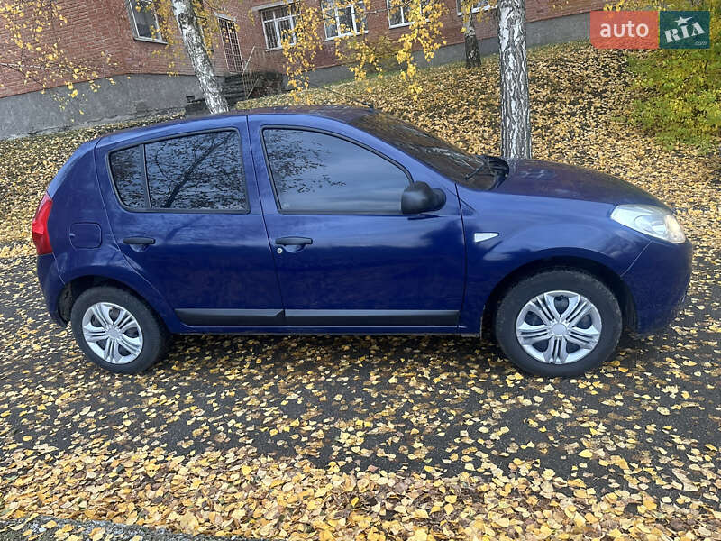 Хэтчбек Dacia Sandero 2009 в Полтаве