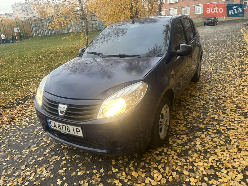 Хэтчбек Dacia Sandero 2009 в Полтаве