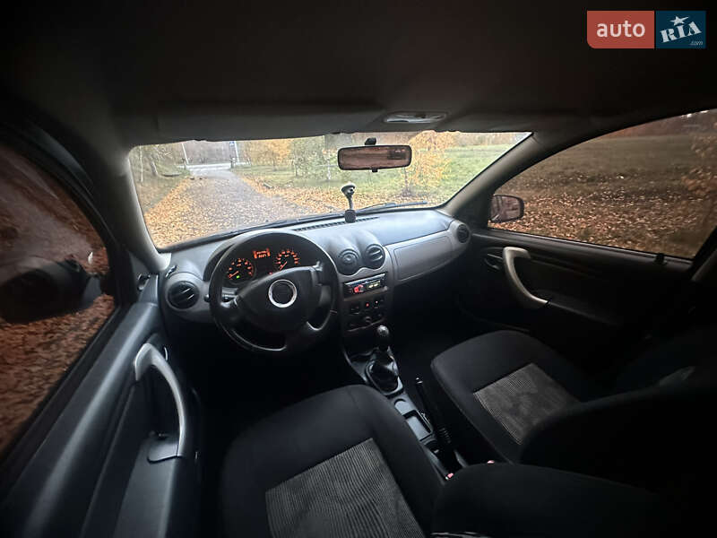 Хэтчбек Dacia Sandero 2009 в Полтаве