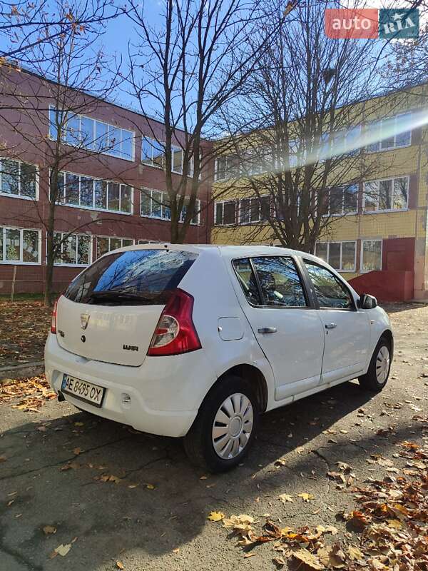 Хетчбек Dacia Sandero 2009 в Дніпрі