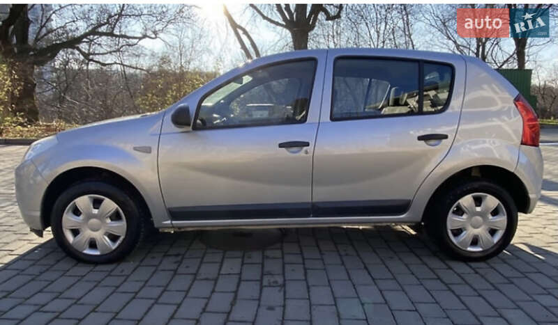 Хэтчбек Dacia Sandero 2009 в Львове