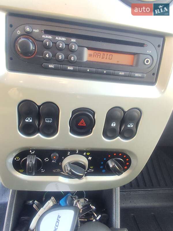 Хэтчбек Dacia Sandero 2011 в Черкассах фото 5 Хэтчбек Dacia Sandero 2011 в Черкассах