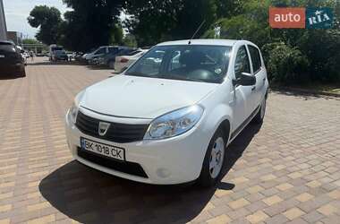 Хэтчбек Dacia Sandero 2011 в Ровно