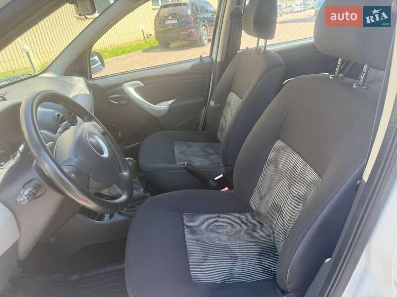 Хэтчбек Dacia Sandero 2011 в Ровно фото 10 Хэтчбек Dacia Sandero 2011 в Ровно