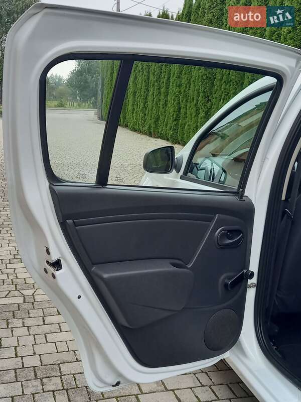 Хэтчбек Dacia Sandero 2009 в Самборе фото 66 Хэтчбек Dacia Sandero 2009 в Самборе