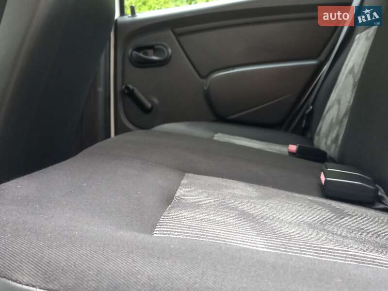 Хэтчбек Dacia Sandero 2009 в Самборе фото 71 Хэтчбек Dacia Sandero 2009 в Самборе