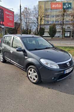 Хэтчбек Dacia Sandero 2011 в Львове