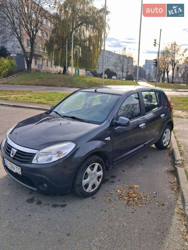 Хэтчбек Dacia Sandero 2011 в Львове
