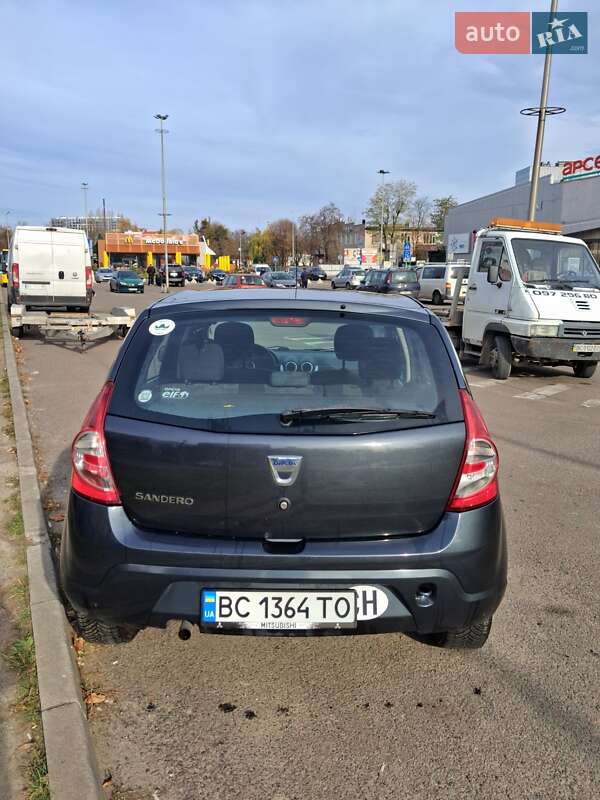 Хэтчбек Dacia Sandero 2011 в Львове
