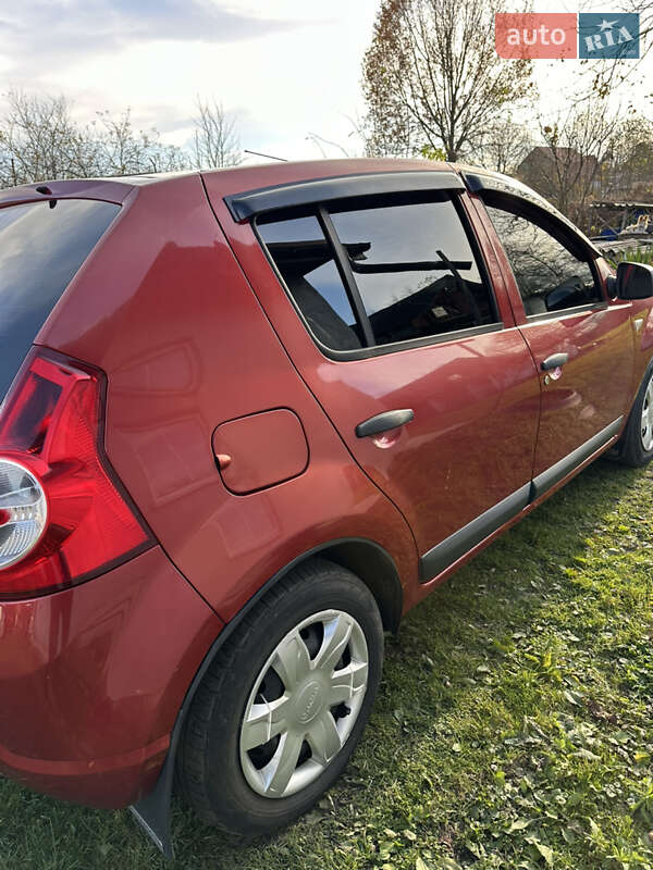 Хэтчбек Dacia Sandero 2009 в Шепетовке