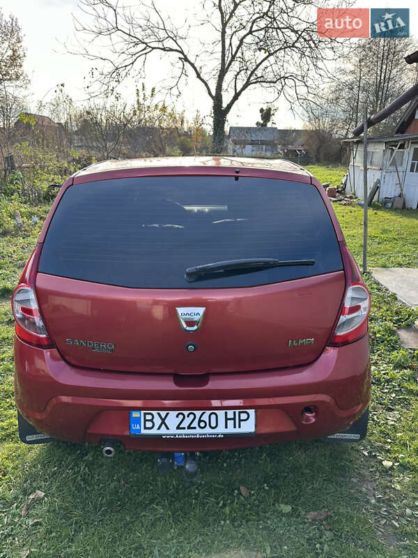 Хэтчбек Dacia Sandero 2009 в Шепетовке