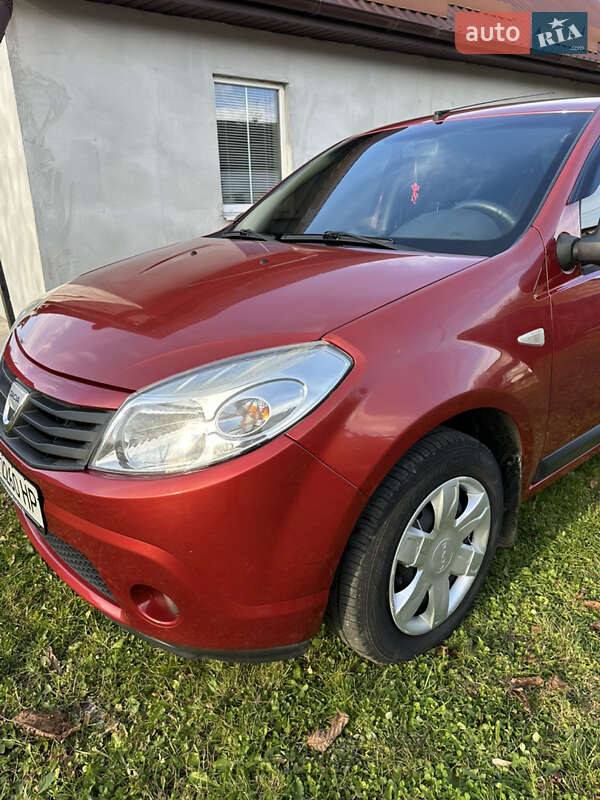 Хэтчбек Dacia Sandero 2009 в Шепетовке