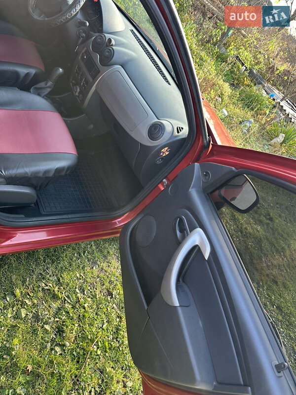 Хэтчбек Dacia Sandero 2009 в Шепетовке