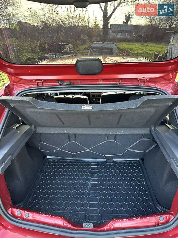 Хэтчбек Dacia Sandero 2009 в Шепетовке