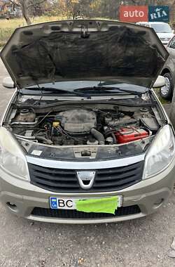 Хэтчбек Dacia Sandero 2008 в Львове