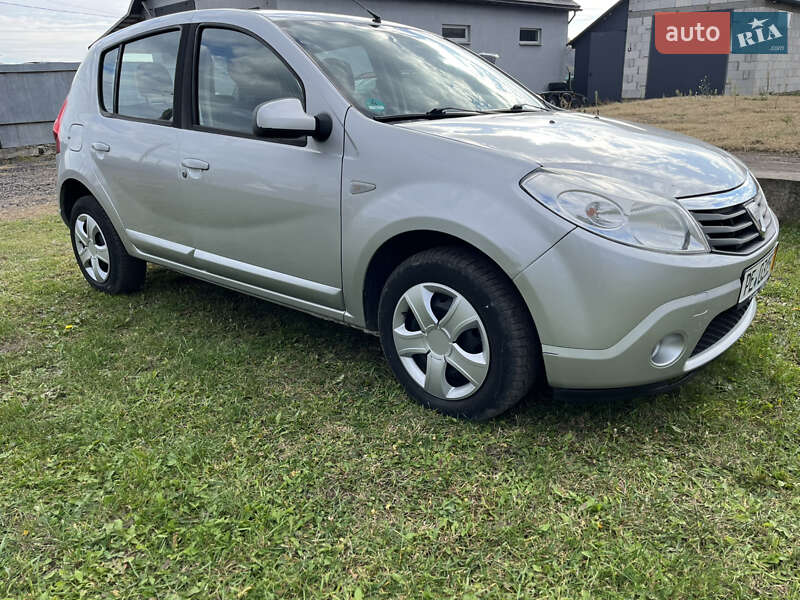 Хетчбек Dacia Sandero 2009 в Луцьку