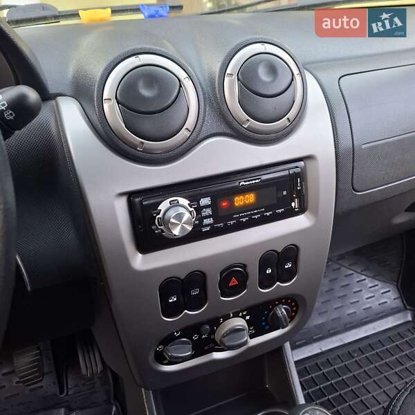 Хетчбек Dacia Sandero 2011 в Івано-Франківську