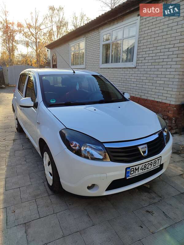 Хетчбек Dacia Sandero 2010 в Лебедині