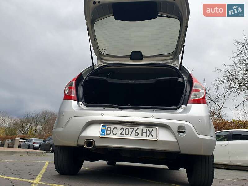 Хэтчбек Dacia Sandero 2009 в Львове фото 8 Хэтчбек Dacia Sandero 2009 в Львове