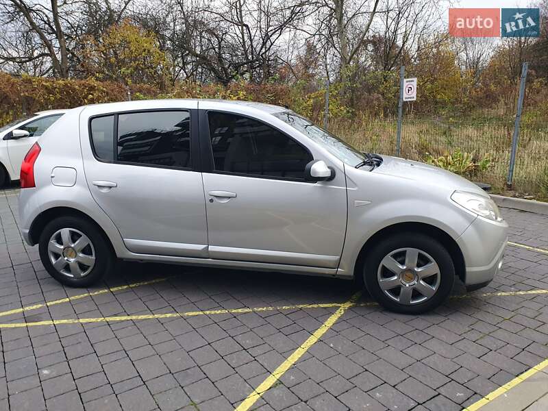 Хэтчбек Dacia Sandero 2009 в Львове фото 4 Хэтчбек Dacia Sandero 2009 в Львове
