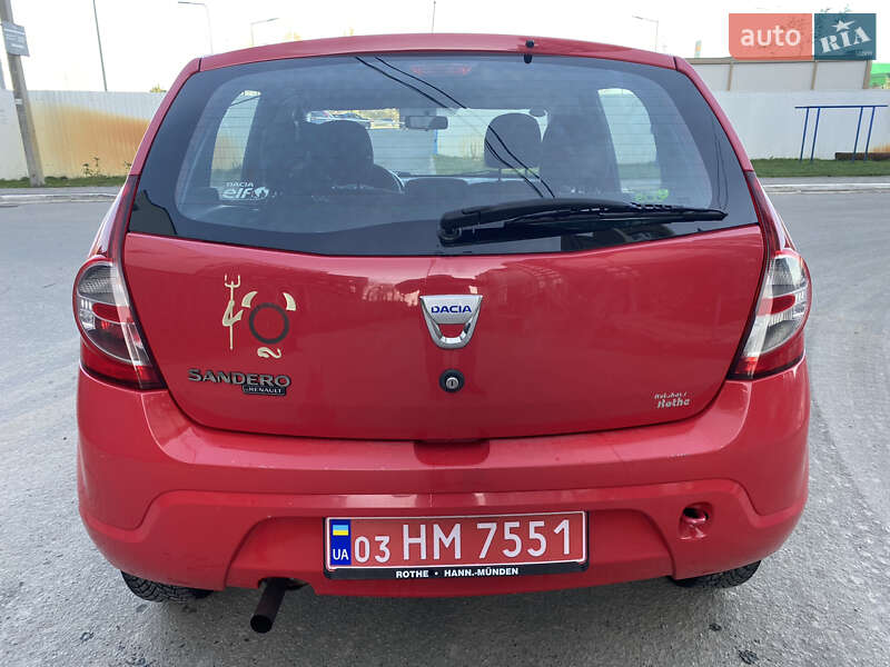 Хэтчбек Dacia Sandero 2010 в Киеве