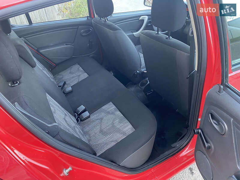 Хэтчбек Dacia Sandero 2010 в Киеве