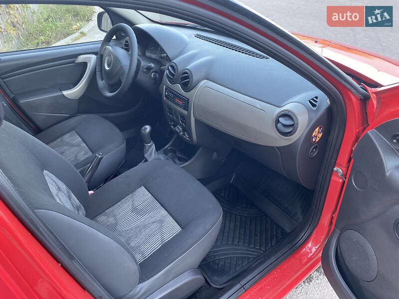 Хэтчбек Dacia Sandero 2010 в Киеве