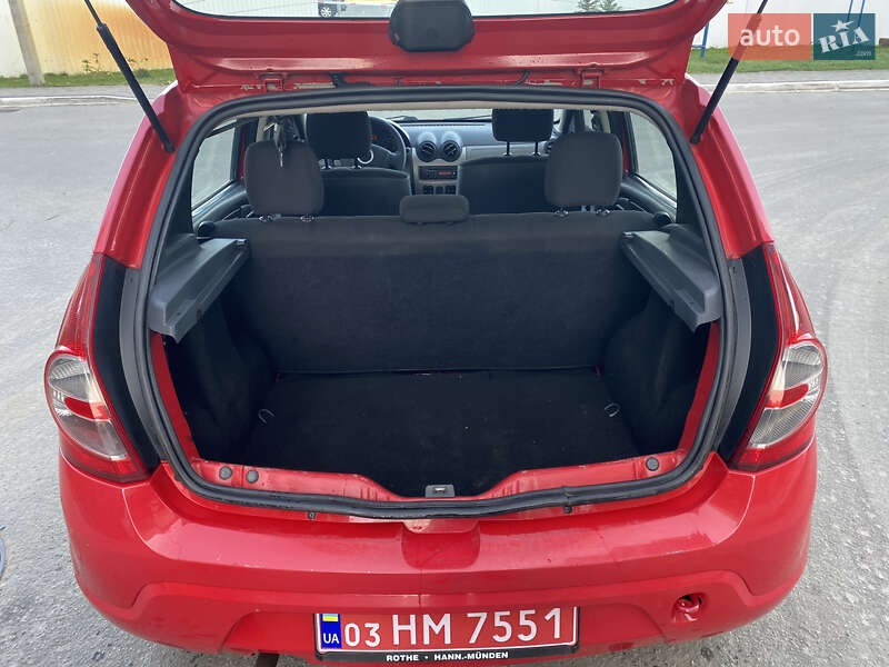 Хэтчбек Dacia Sandero 2010 в Киеве