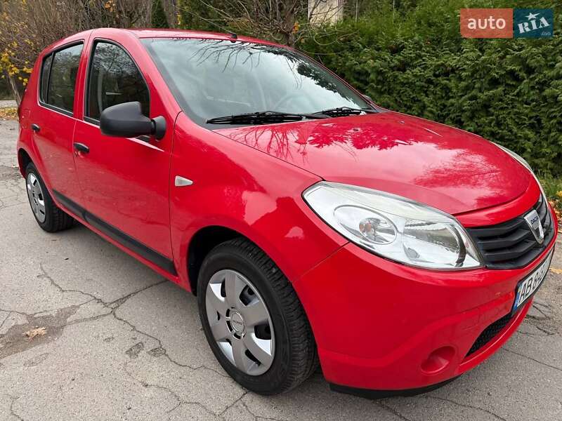 Хэтчбек Dacia Sandero 2009 в Виннице
