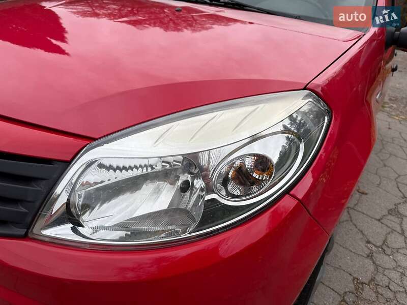 Хэтчбек Dacia Sandero 2009 в Виннице