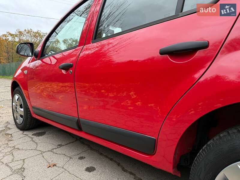 Хэтчбек Dacia Sandero 2009 в Виннице