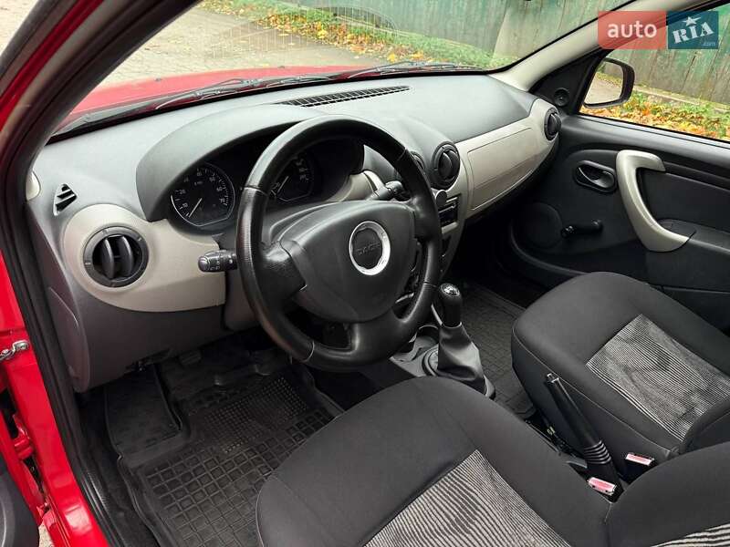 Хэтчбек Dacia Sandero 2009 в Виннице