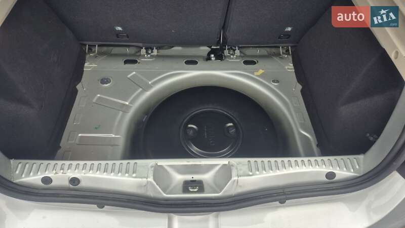 Хэтчбек Dacia Sandero 2013 в Сумах