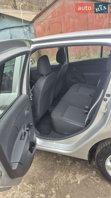 Хэтчбек Dacia Sandero 2013 в Сумах