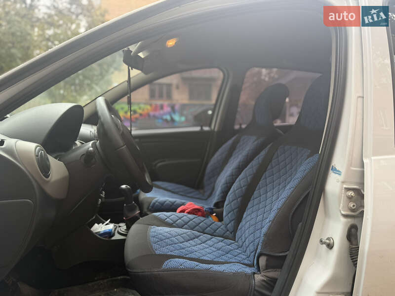 Хэтчбек Dacia Sandero 2009 в Александрие