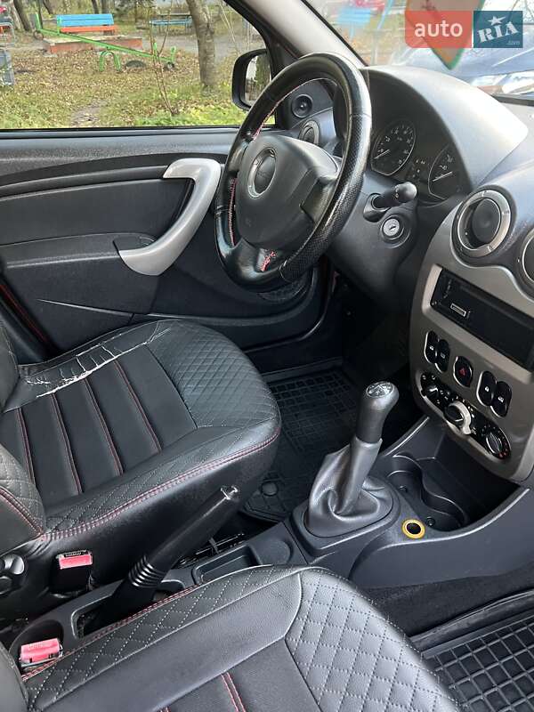 Хэтчбек Dacia Sandero 2011 в Львове