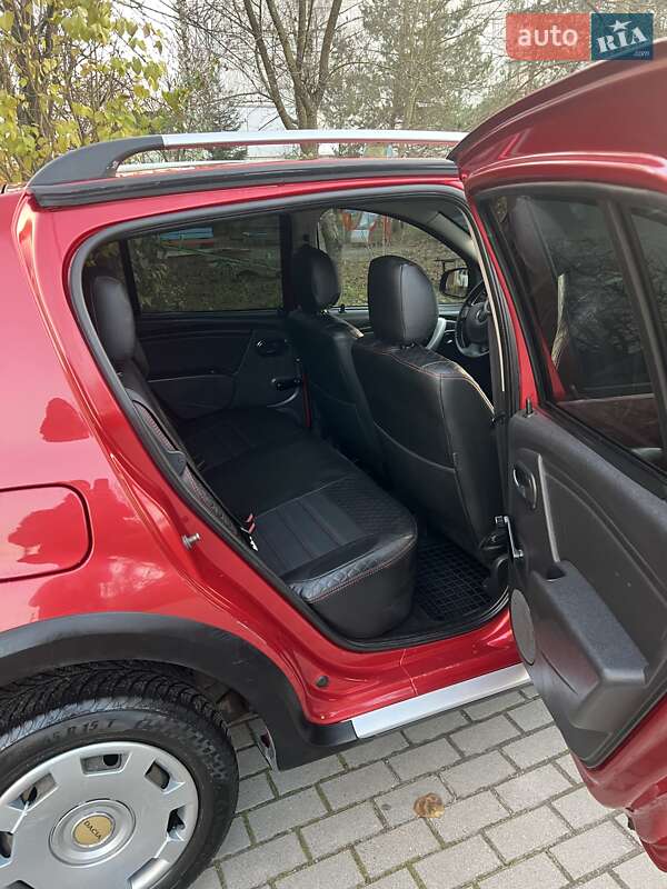 Хэтчбек Dacia Sandero 2011 в Львове