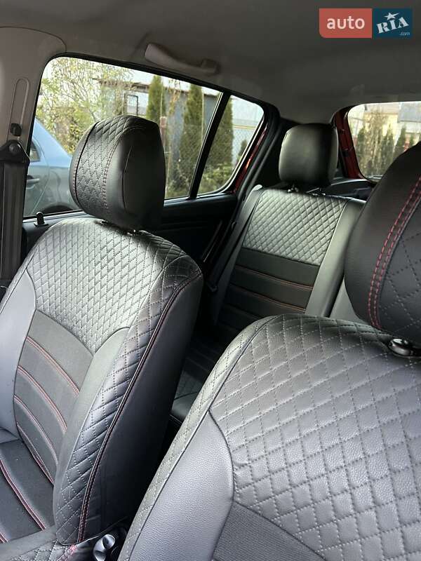 Хэтчбек Dacia Sandero 2011 в Львове