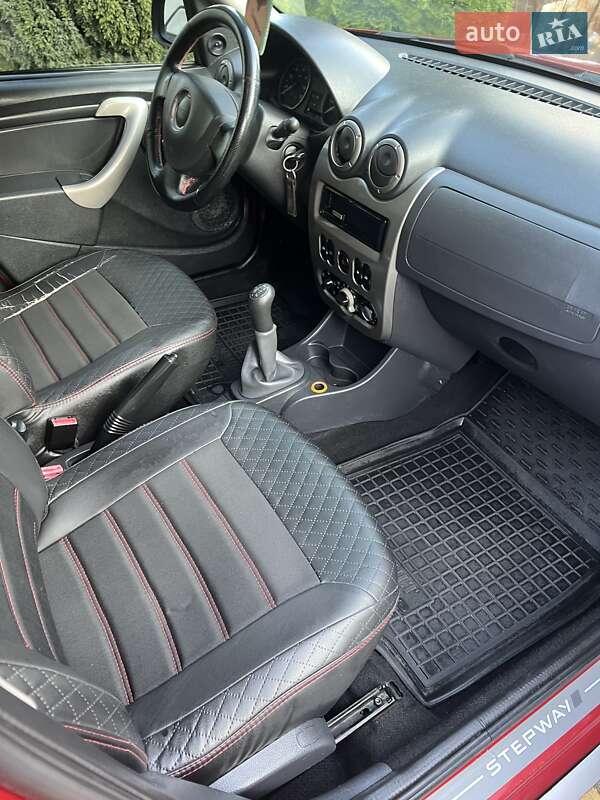 Хэтчбек Dacia Sandero 2011 в Львове