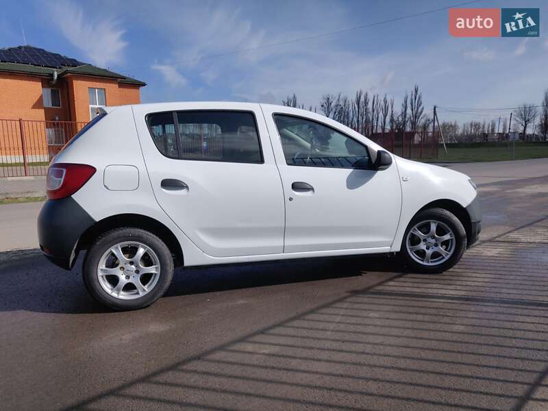 Хэтчбек Dacia Sandero 2013 в Луцке