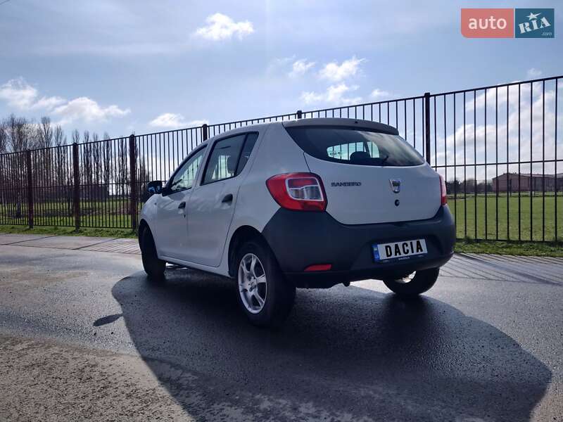 Хэтчбек Dacia Sandero 2013 в Луцке