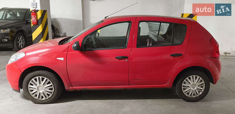 Хетчбек Dacia Sandero 2009 в Тернополі