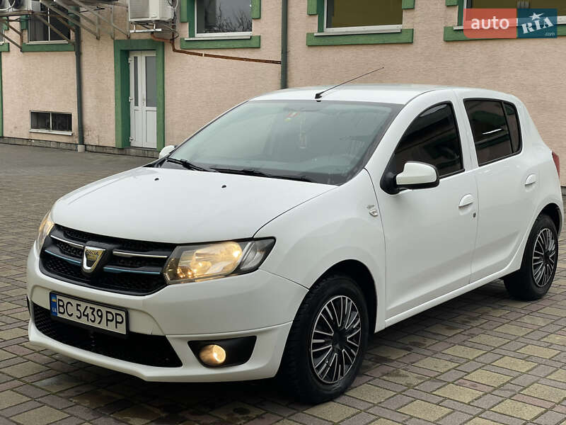 Хэтчбек Dacia Sandero 2016 в Стрые