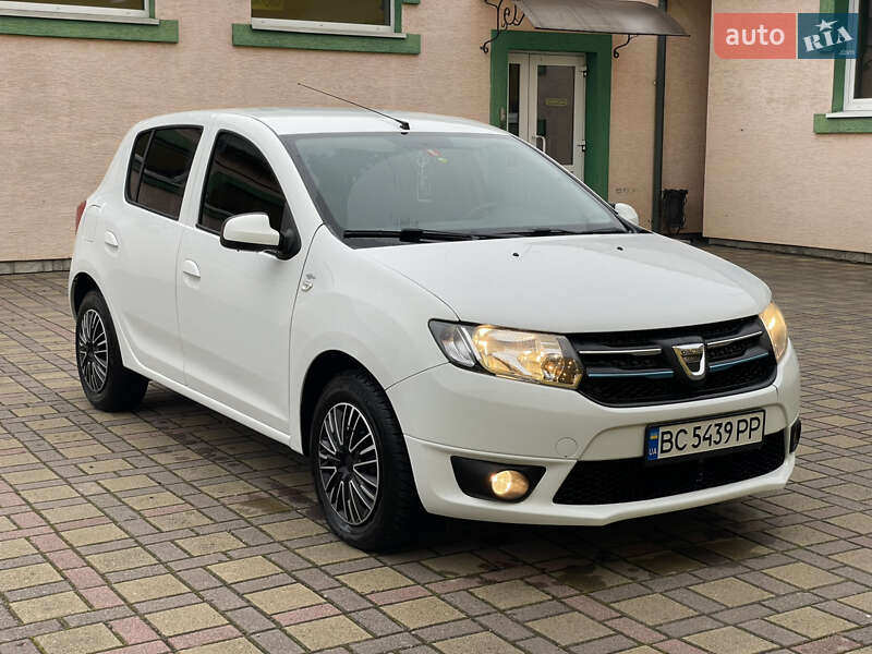 Хэтчбек Dacia Sandero 2016 в Стрые