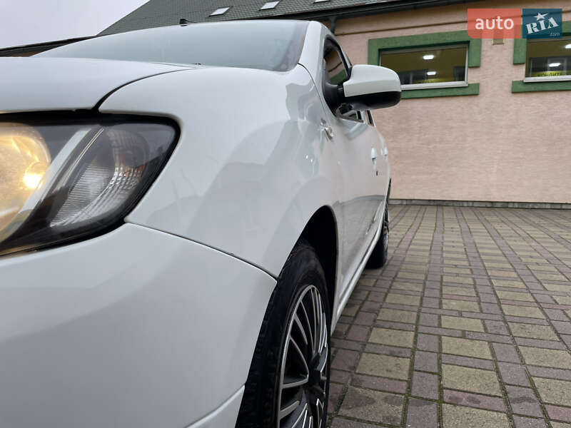 Хэтчбек Dacia Sandero 2016 в Стрые